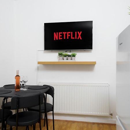 Cozy 2-Bed Garden Flat, With Free Private Parking, Wembley Apartamento Londres Exterior foto